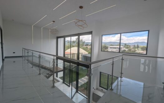 Extraordinaria casa independiente en Pinares de Curridabat! #110503