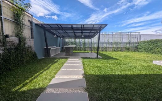 Extraordinaria casa independiente en Pinares de Curridabat! #110503