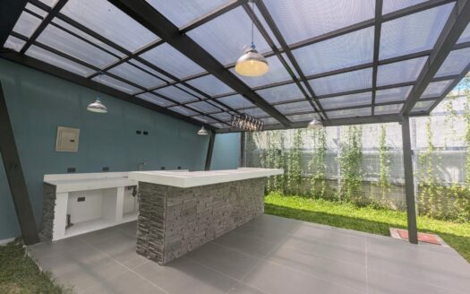 Extraordinaria casa independiente en Pinares de Curridabat! #110503