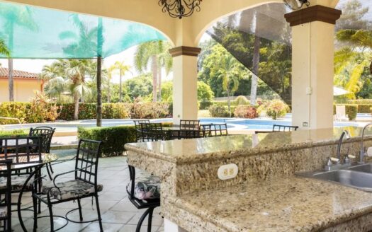 🌴 Casa Moderna con Piscina Privada en Costa del Sol, Playa Bejuco