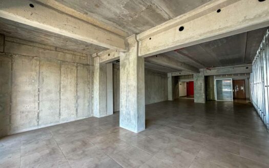 📍 Local Comercial en Venta o Alquiler en Latitud Los Yoses – 161 m² Totales, con 4 Parqueos y 3 Bodegas 🚗 cod. 113558