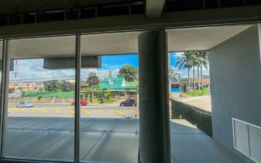 📍 Local Comercial en Venta o Alquiler en Latitud Los Yoses – 161 m² Totales, con 4 Parqueos y 3 Bodegas 🚗 cod. 113558