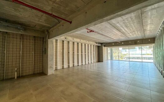 📍 Local Comercial en Venta o Alquiler en Latitud Los Yoses – 161 m² Totales, con 4 Parqueos y 3 Bodegas 🚗 cod. 113558