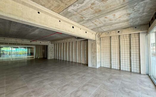 📍 Local Comercial en Venta o Alquiler en Latitud Los Yoses – 161 m² Totales, con 4 Parqueos y 3 Bodegas 🚗 cod. 113558