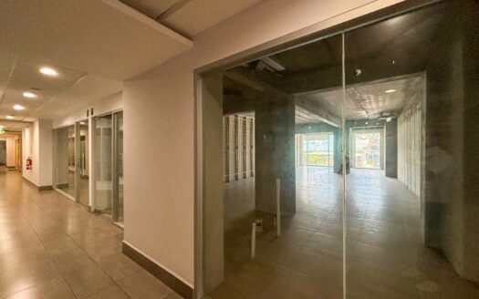 📍 Local Comercial en Venta o Alquiler en Latitud Los Yoses – 161 m² Totales, con 4 Parqueos y 3 Bodegas 🚗 cod. 113558