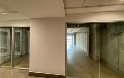 📍 Local Comercial en Venta o Alquiler en Latitud Los Yoses – 161 m² Totales, con 4 Parqueos y 3 Bodegas 🚗 cod. 113558