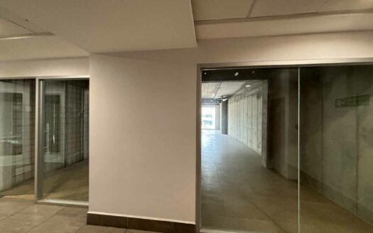 📍 Local Comercial en Venta o Alquiler en Latitud Los Yoses – 161 m² Totales, con 4 Parqueos y 3 Bodegas 🚗 cod. 113558