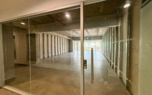 📍 Local Comercial en Venta o Alquiler en Latitud Los Yoses – 161 m² Totales, con 4 Parqueos y 3 Bodegas 🚗 cod. 113558