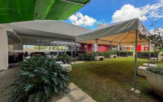 📍 Local Comercial en Venta o Alquiler en Latitud Los Yoses – 161 m² Totales, con 4 Parqueos y 3 Bodegas 🚗 cod. 113558