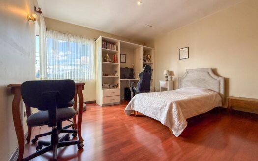 Amplia y lujosa casa de 2 niveles. 4 habitaciones en Cartago Centro. Cod 116224