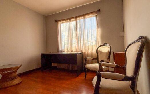 Amplia y lujosa casa de 2 niveles. 4 habitaciones en Cartago Centro. Cod 116224