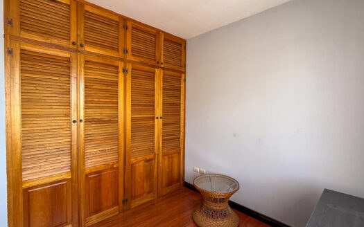 Amplia y lujosa casa de 2 niveles. 4 habitaciones en Cartago Centro. Cod 116224