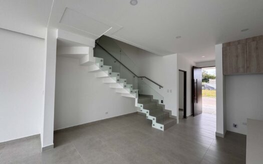 Preciosa Casa En Venta Nueva En Santa Ana Centro, Moderna Y Con Amenidades Exclusivas. Cod. 116032