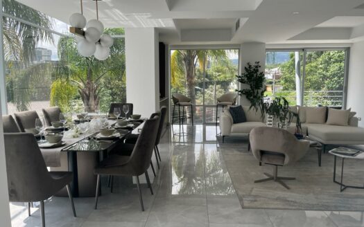 No busque más !! El apartamento que quería en alquiler está aquí en Escazú, en una zona cerca de centros comerciales, bancos y más. Cód 114322