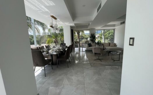 No busque más !! El apartamento que quería en alquiler está aquí en Escazú, en una zona cerca de centros comerciales, bancos y más. Cód 114322