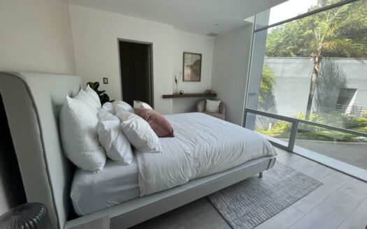 No busque más !! El apartamento que quería en alquiler está aquí en Escazú, en una zona cerca de centros comerciales, bancos y más. Cód 114322