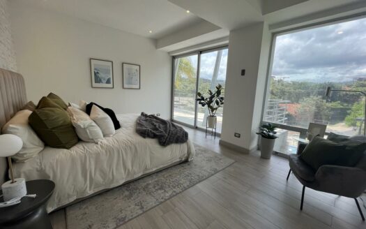 No busque más !! El apartamento que quería en alquiler está aquí en Escazú, en una zona cerca de centros comerciales, bancos y más. Cód 114322