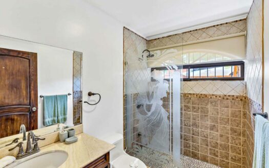 Opportunity in Tamarindo! 3-Bedroom Condo Just 10 Minutes from the Beach – Condominio de 3 Habitaciones a Solo 10 Minutos de la Playa.cod.117107