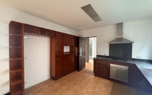 Preciosa Casa En Venta En Santa Ana Centro, Diseño Exclusivo Y Espacios Amplios. Cód. 116552