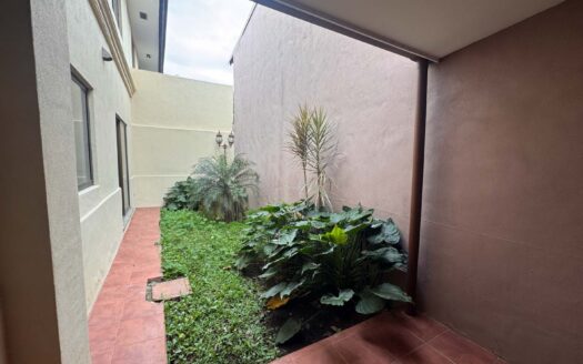 Preciosa Casa En Venta En Santa Ana Centro, Diseño Exclusivo Y Espacios Amplios. Cód. 116552