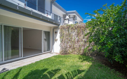 Casa en Venta en Condominio en Escazú: Rebajada de $350,000 a $335,000 con Jardín, 4 Parqueos y Espacios Modernos. COD 118805