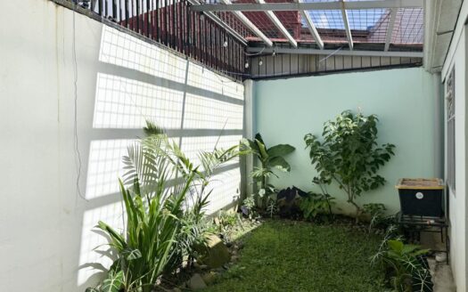 Casa en Alquiler en Taras de 2 habitaciones y 2 baños, Mensualidad de ₡400.000. Cod 119069