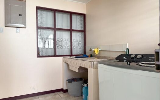 Casa en Alquiler en Taras de 2 habitaciones y 2 baños, Mensualidad de ₡400.000. Cod 119069