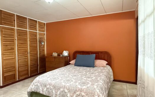 Casa en Alquiler en Taras de 2 habitaciones y 2 baños, Mensualidad de ₡400.000. Cod 119069