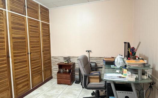 Casa en Alquiler en Taras de 2 habitaciones y 2 baños, Mensualidad de ₡400.000. Cod 119069