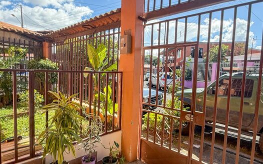 Casa en Alquiler en Taras de 2 habitaciones y 2 baños, Mensualidad de ₡400.000. Cod 119069
