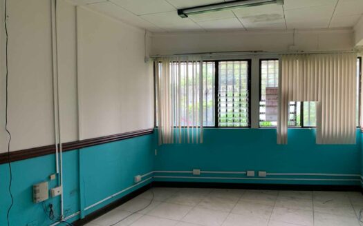 Edificio comercial en remate en Zapote, amplio y con estratégica ubicación COD#118099