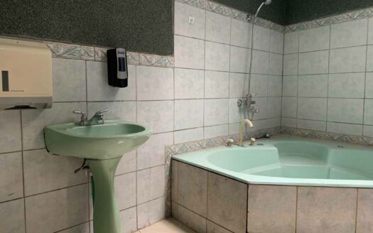 Edificio comercial en remate en Zapote, amplio y con estratégica ubicación COD#118099