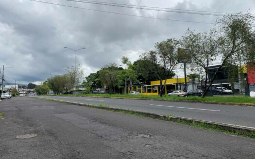 Edificio comercial en remate en Zapote, amplio y con estratégica ubicación COD#118099