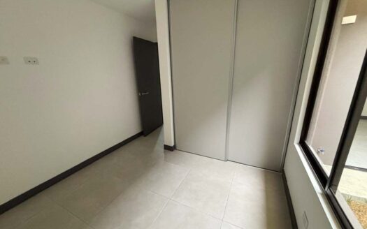 Se Alquila Apartamento en San Francisco de Heredia cerca de la Zona Franca en Planta Baja, como nuevo y amueblado, con 2 habitaciones y 2 baños. Código 122257