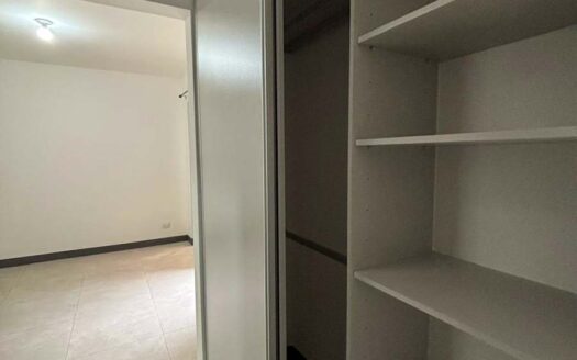 Se Alquila Apartamento en San Francisco de Heredia cerca de la Zona Franca en Planta Baja, como nuevo y amueblado, con 2 habitaciones y 2 baños. Código 122257