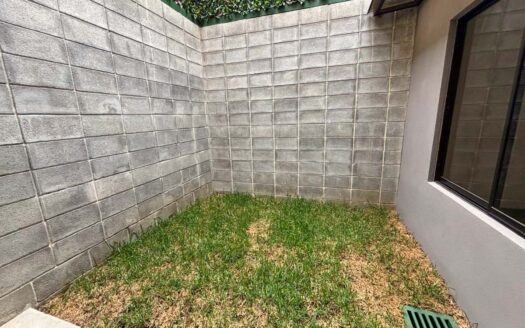Se Alquila Apartamento en San Francisco de Heredia cerca de la Zona Franca en Planta Baja, como nuevo y amueblado, con 2 habitaciones y 2 baños. Código 122257