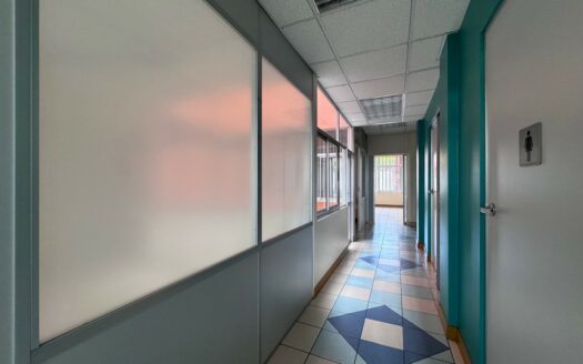 Curridabat: Edificio Comercial en Venta! Ideal Para Oficinas/Centro Medico/ Call Center. #127441