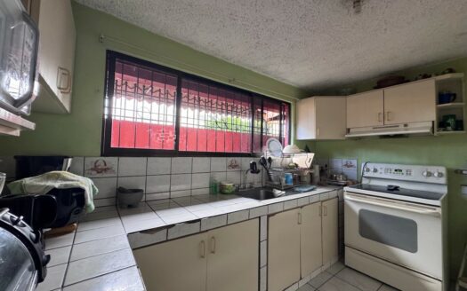 Tres Ríos: Casa con Uso de Suelo Mixto en San Diego de La Unión con 273 Metros de Lote. #128443