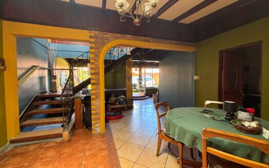Casa en Alquiler en Santo Domingo, Cerca del Colegio Lincoln con Jardín. Código130172