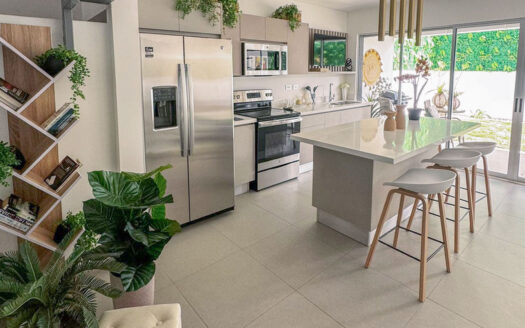 Oportunidad Preventa en San Joaquín!!! Casa de 2 niveles (3hab, 2.5 baños, 2 parqueos) Precios Desde $189,900 el Mod. Altea (128m2 const.) . Cod. 129841