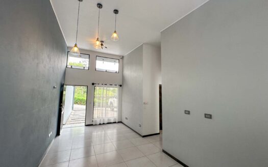 Hermosa Casa de una sola planta en venta de 160 mts2 de contrucción y 330mts2 de terreno a solo 5 minutos del centro de San Ramon de Alajuela.COD:132401