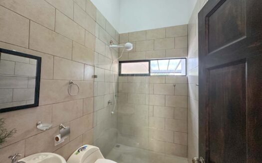 Hermosa Casa de una sola planta en venta de 160 mts2 de contrucción y 330mts2 de terreno a solo 5 minutos del centro de San Ramon de Alajuela.COD:132401