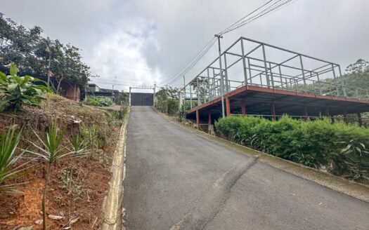 Hermosa Casa de una sola planta en venta de 160 mts2 de contrucción y 330mts2 de terreno a solo 5 minutos del centro de San Ramon de Alajuela.COD:132401