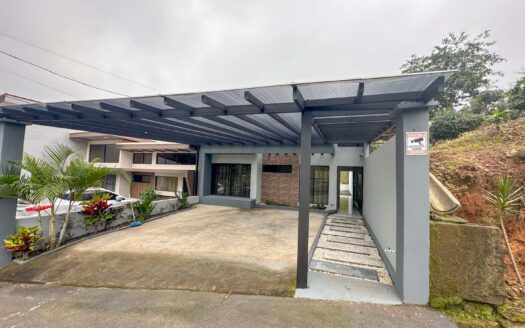 Hermosa Casa de una sola planta en venta de 160 mts2 de contrucción y 330mts2 de terreno a solo 5 minutos del centro de San Ramon de Alajuela.COD:132401
