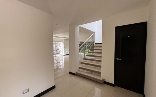 🏡 Casa en Venta en Santa Ana, Esquinera en Condominio con Acabados de Lujo. Cod. 132314