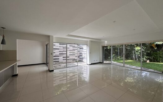 🏡 Casa en Venta en Santa Ana, Esquinera en Condominio con Acabados de Lujo. Cod. 132314