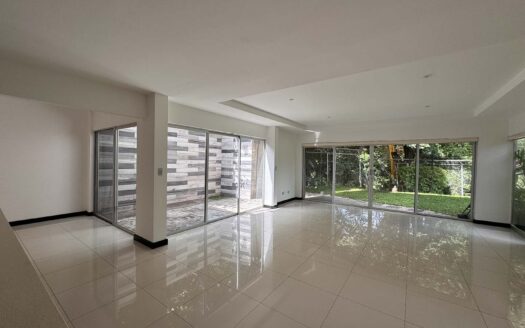 🏡 Casa en Venta en Santa Ana, Esquinera en Condominio con Acabados de Lujo. Cod. 132314