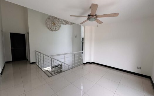 🏡 Casa en Venta en Santa Ana, Esquinera en Condominio con Acabados de Lujo. Cod. 132314