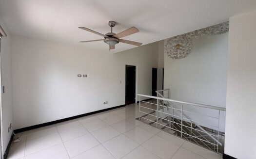 🏡 Casa en Venta en Santa Ana, Esquinera en Condominio con Acabados de Lujo. Cod. 132314