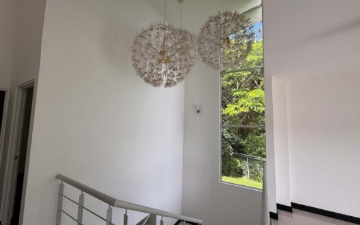 🏡 Casa en Venta en Santa Ana, Esquinera en Condominio con Acabados de Lujo. Cod. 132314